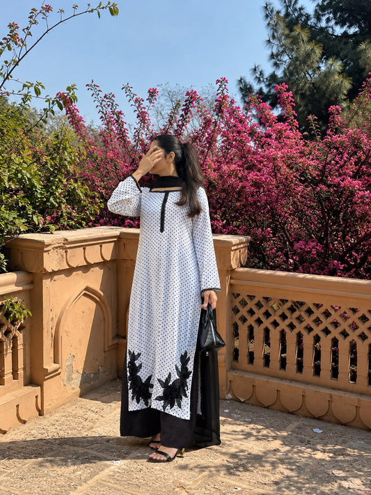Noor-e-Libas – Embellished Linen Suit