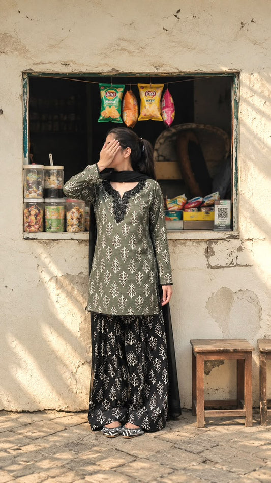 Mehfil – Embellished 2-Piece Set