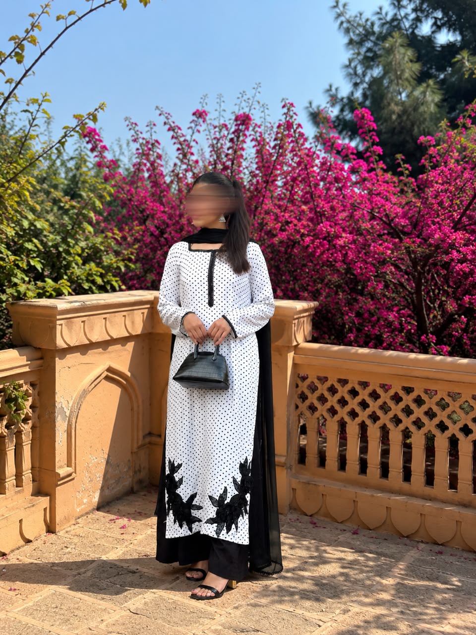Noor-e-Libas – Embellished Linen Suit