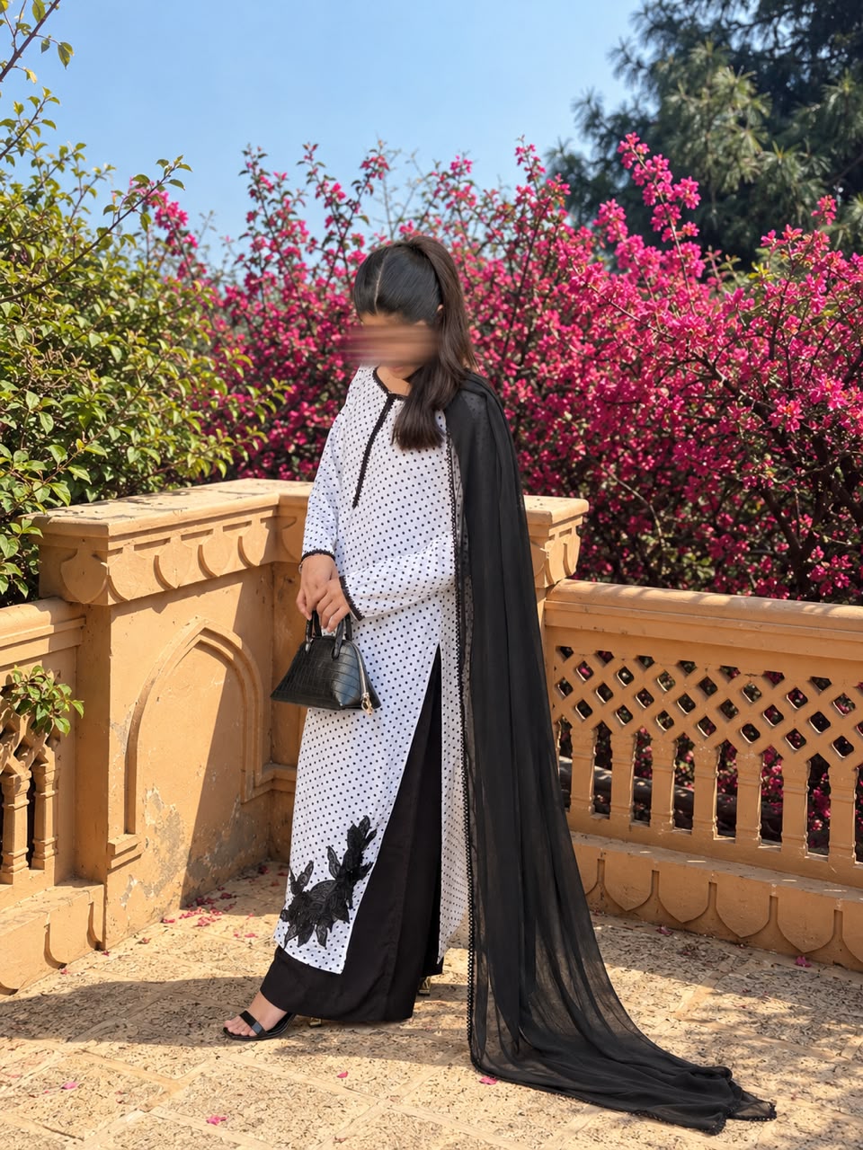 Noor-e-Libas – Embellished Linen Suit